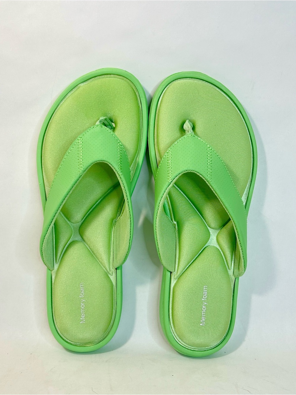 Sun & Sky Memory Foam Flip-Flop Sandals in Lime Green size Large 9/10 NWOT